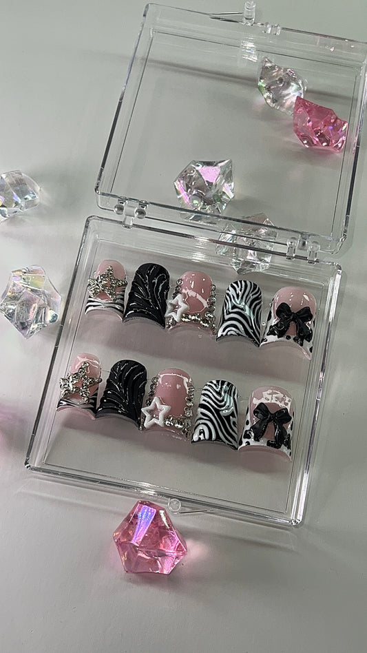 White x Black abstract duckies 🖤